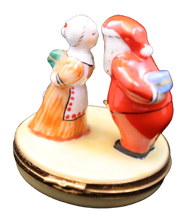 Cargar imagen en el visor de la galería, SKU# 6314 - Papá Noel y mamá Navidad
