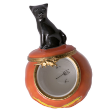 Cargar imagen en el visor de la galería, SKU# 6374 - Calabaza con gato negro
