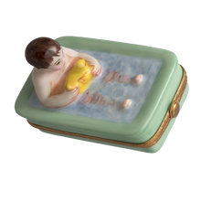 Cargar imagen en el visor de la galería, SKU# 6428 - Bebé en el baño - (RETIRADO)
