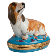 Cargar imagen en el visor de la galería, SKU# 7333 - Basset Hound herido
