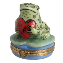 Load image into Gallery viewer, SKU# 7420 - Frog - Je T&#39;aime
