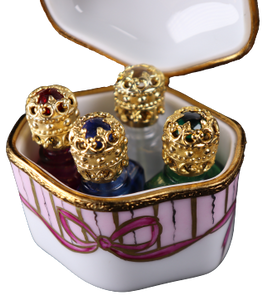 SKU# 7648 - Forma irregular con 4 frascos de perfume