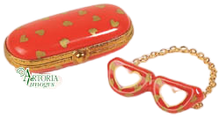 Lade das Bild in den Galerie-Viewer, SKU# 7787 - Sonnenbrille im Etui mit Herzen (AUSVERKAUFT)
