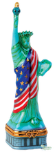 Cargar imagen en el visor de la galería, SKU# 7842 - Estatua de la Libertad con bandera
