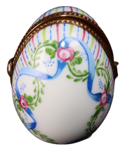 Load image into Gallery viewer, SKU# C005404P Standing Egg with Picture Frame.
