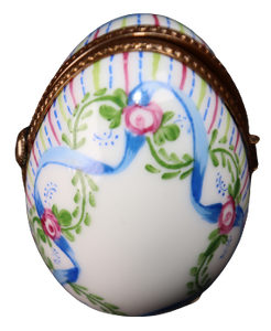 SKU# C005404P Standing Egg with Picture Frame.