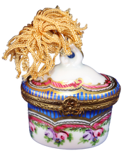 Lade das Bild in den Galerie-Viewer, SKU# C001147 Seltsame Form mit Quaste - Sevres
