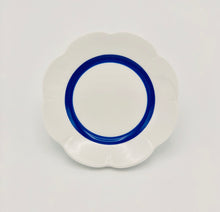 Lade das Bild in den Galerie-Viewer, SKU# B160-NYM20447 - Fleur&#39;T Bleu Brot- und Butterteller - Form Nymphea - Größe: 6,25&quot;
