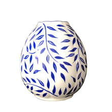 Lade das Bild in den Galerie-Viewer, SKU# XV18-DIV20826 - Olivier Bleu Hohe Nymphea Vase - Klein - Formvase - Größe: 3,5&quot;
