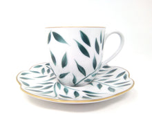 Cargar imagen en el visor de la galería, SKU# T100-NYM12010 - Platillo para café Olivier Green - Forma Nymphea
